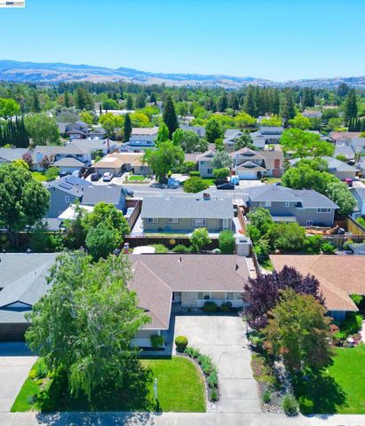 637 Dover Way, Livermore, CA 94551