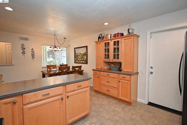 637 Dover Way, Livermore, CA 94551