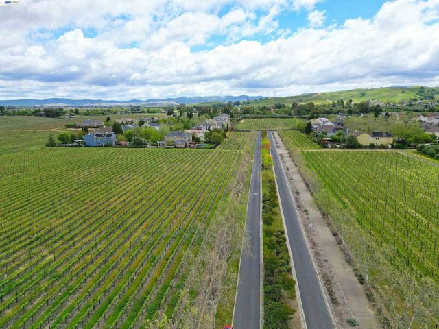637 Dover Way, Livermore, CA 94551