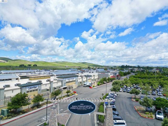 637 Dover Way, Livermore, CA 94551
