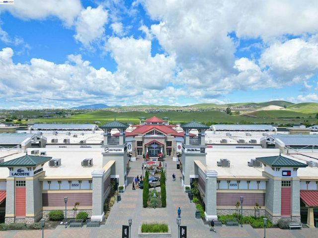 637 Dover Way, Livermore, CA 94551