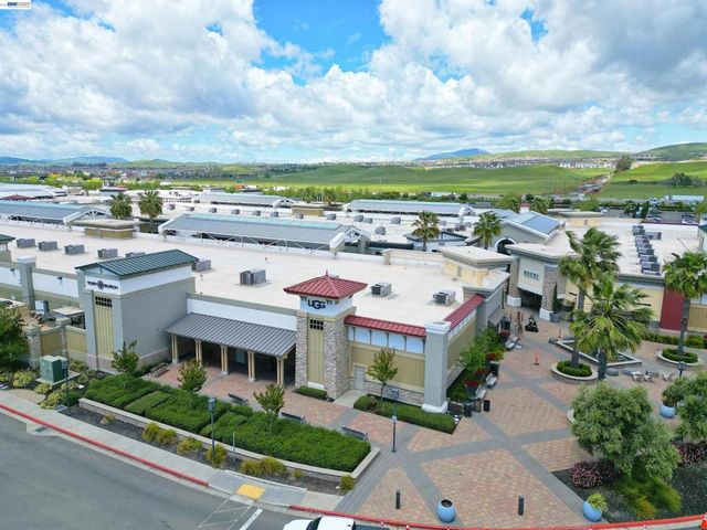 637 Dover Way, Livermore, CA 94551