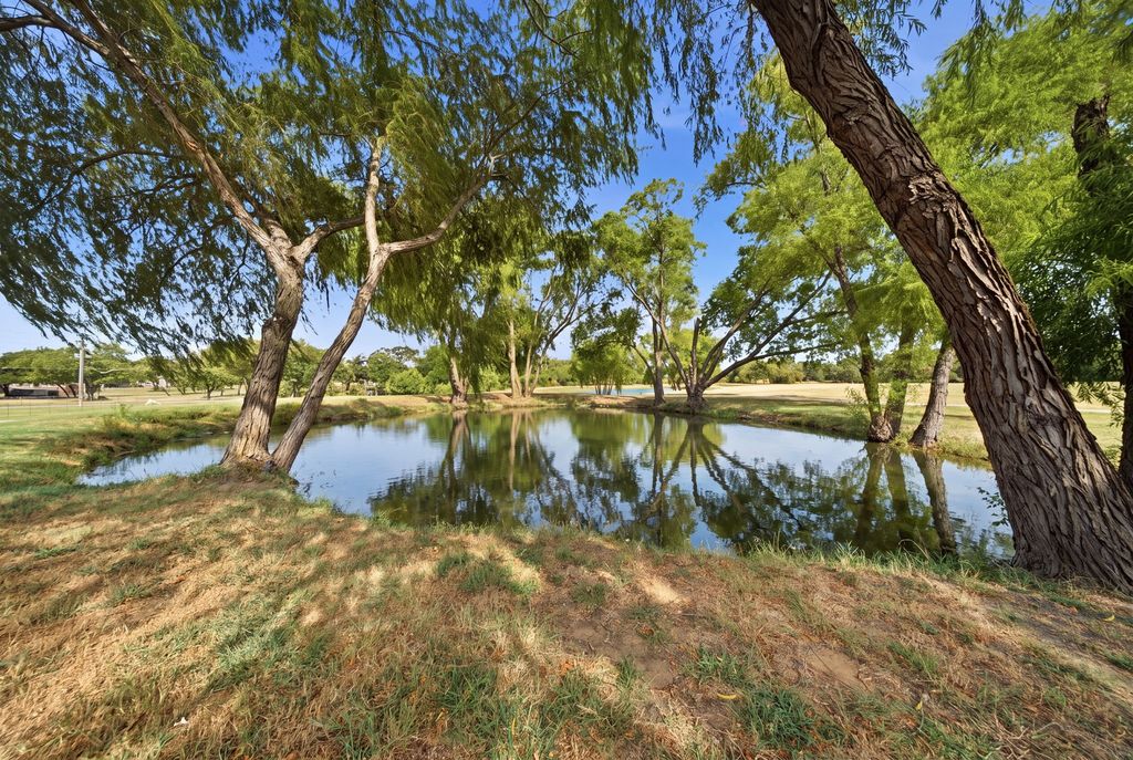 5480 New Hope Road, Aubrey, TX 76227