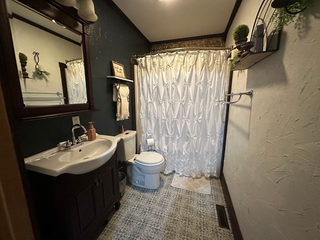 14183 Fowler School Road, Marion, IL 62959