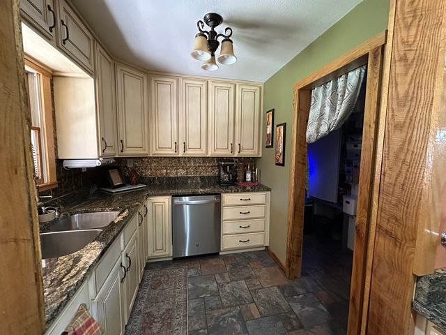 14183 Fowler School Road, Marion, IL 62959