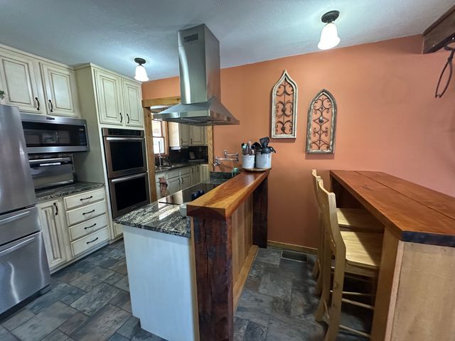 14183 Fowler School Road, Marion, IL 62959