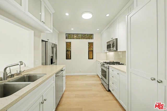 1021 Westmount Drive 102, West Hollywood, CA 90069