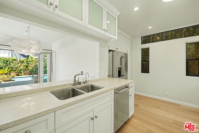 1021 Westmount Drive 102, West Hollywood, CA 90069