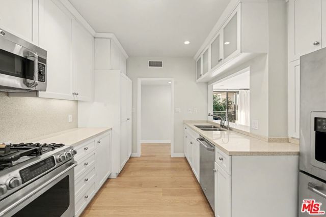 1021 Westmount Drive 102, West Hollywood, CA 90069