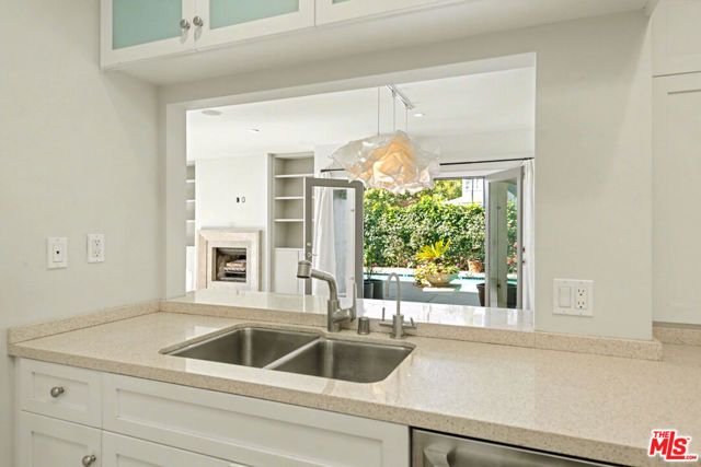 1021 Westmount Drive 102, West Hollywood, CA 90069