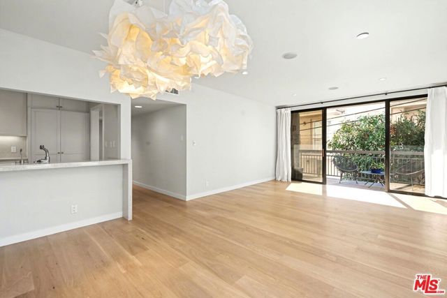 1021 Westmount Drive 102, West Hollywood, CA 90069