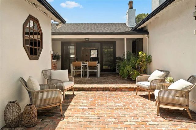 5240 Fulton, Sherman Oaks, CA 91401