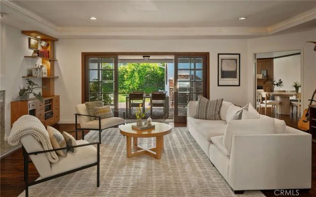 5240 Fulton, Sherman Oaks, CA 91401