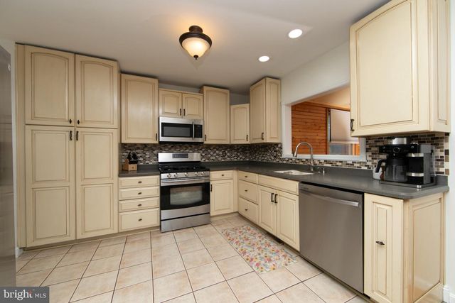 787 LANCING RD, West Deptford, NJ 08096