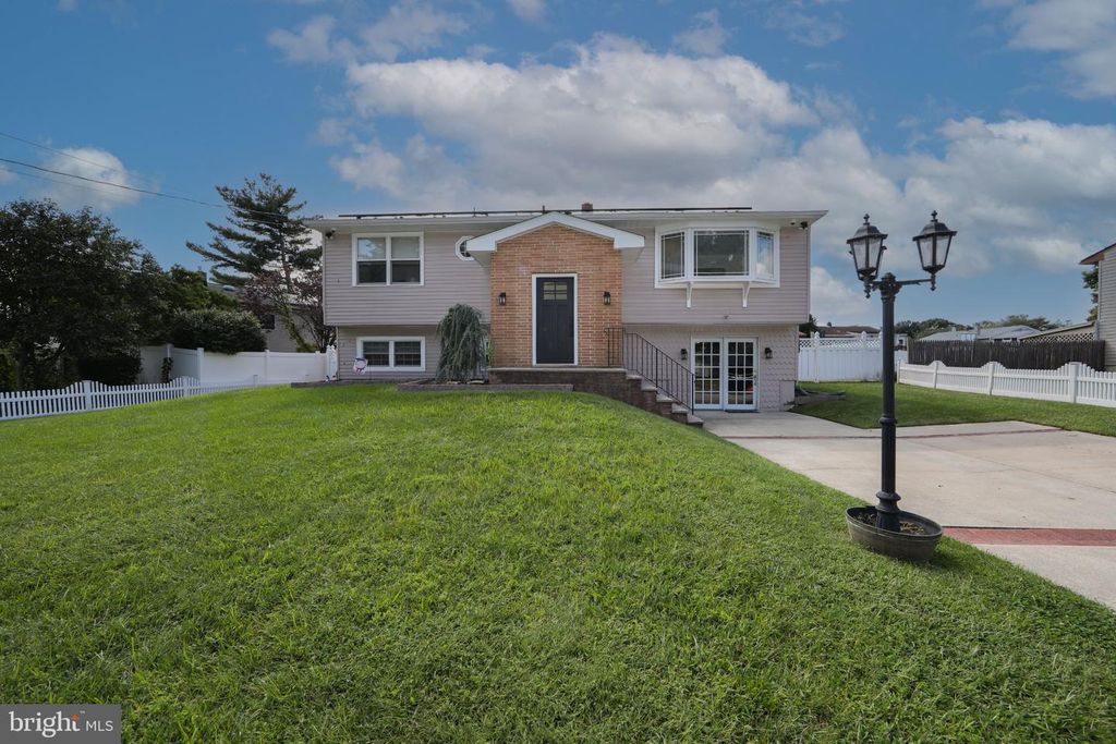 787 LANCING RD, West Deptford, NJ 08096