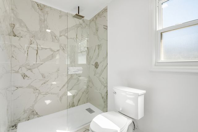 160 E Terra Cotta Avenue, Crystal Lake, IL 60014