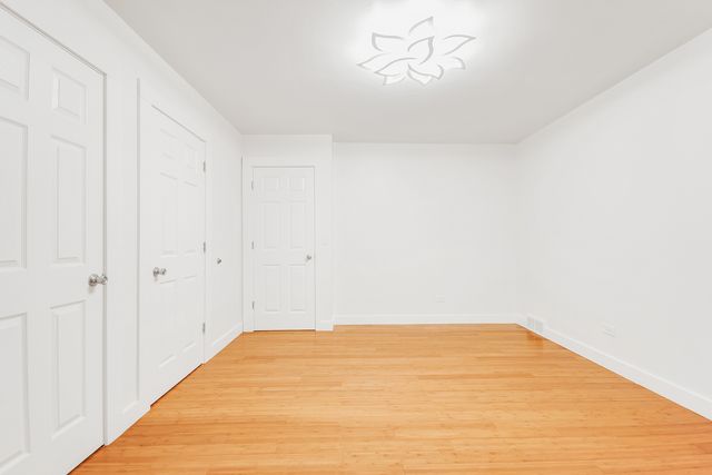 160 E Terra Cotta Avenue, Crystal Lake, IL 60014