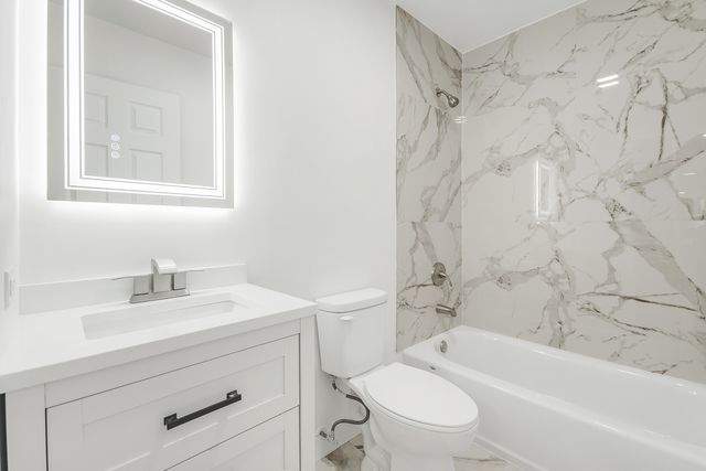 160 E Terra Cotta Avenue, Crystal Lake, IL 60014