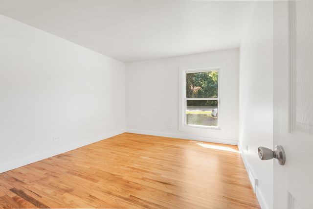 160 E Terra Cotta Avenue, Crystal Lake, IL 60014