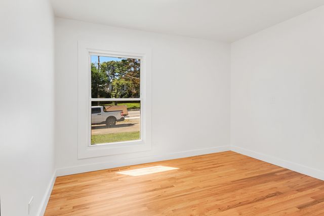 160 E Terra Cotta Avenue, Crystal Lake, IL 60014