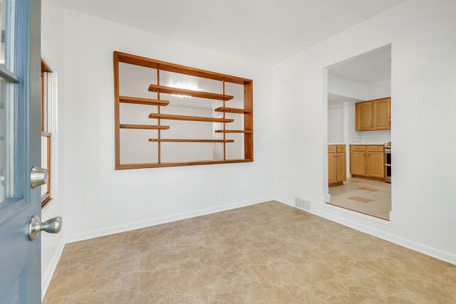 160 E Terra Cotta Avenue, Crystal Lake, IL 60014