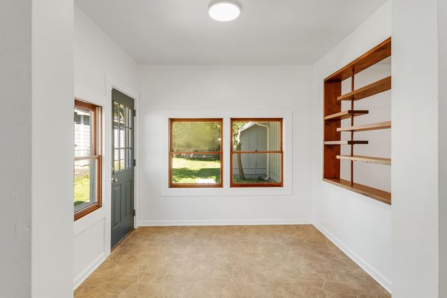 160 E Terra Cotta Avenue, Crystal Lake, IL 60014