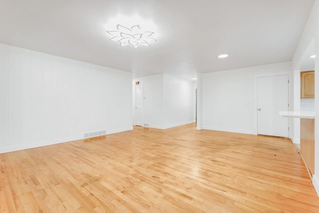 160 E Terra Cotta Avenue, Crystal Lake, IL 60014