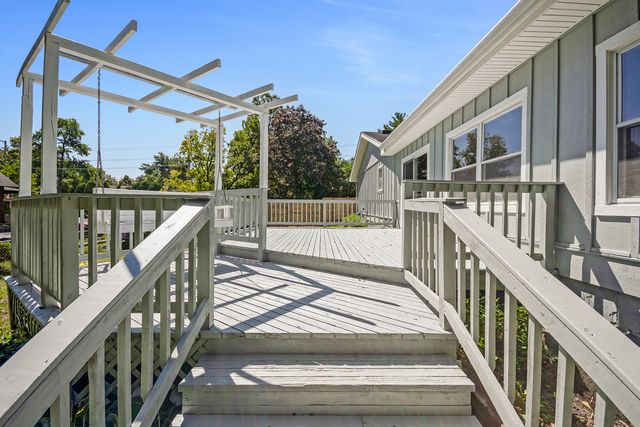 160 E Terra Cotta Avenue, Crystal Lake, IL 60014