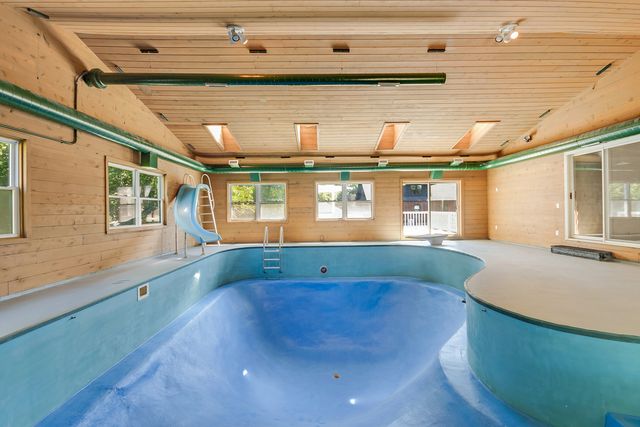 160 E Terra Cotta Avenue, Crystal Lake, IL 60014