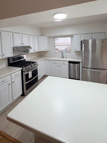 160 E Terra Cotta Avenue, Crystal Lake, IL 60014