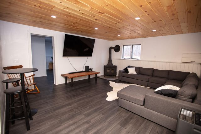 8 Northwood Avenue, Peru, NY 12972