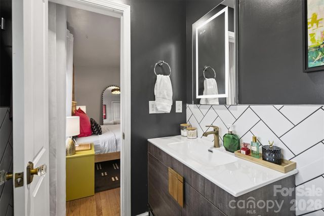 6234 Ashcrest Drive, Charlotte, NC 28217