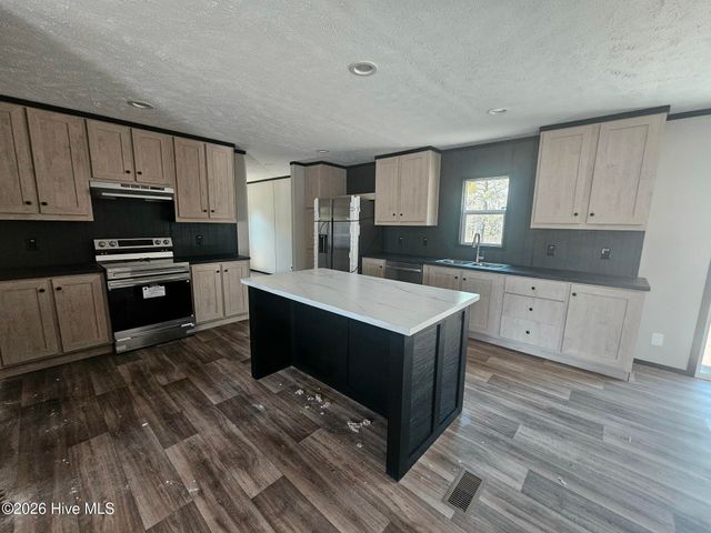 109 Mockingbird Lane, Holly Ridge, NC 28445