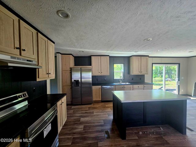 109 Mockingbird Lane, Holly Ridge, NC 28445