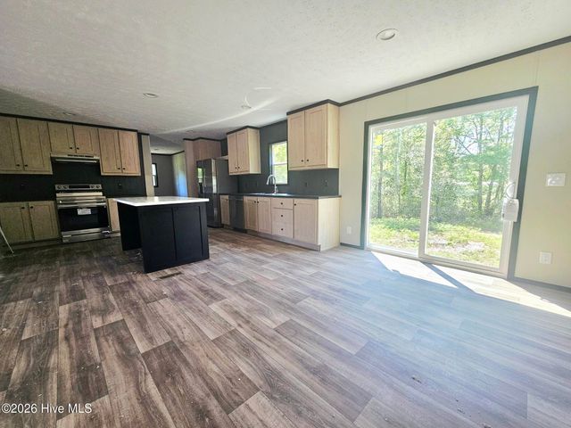 109 Mockingbird Lane, Holly Ridge, NC 28445