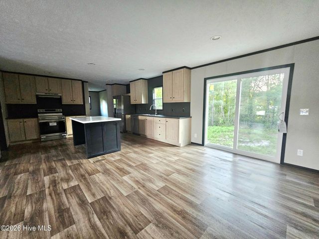 109 Mockingbird Lane, Holly Ridge, NC 28445
