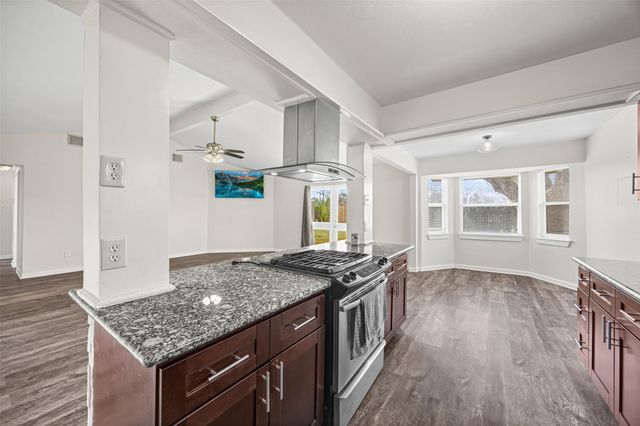 3501 Old Oaks Drive, Baytown, TX 77521