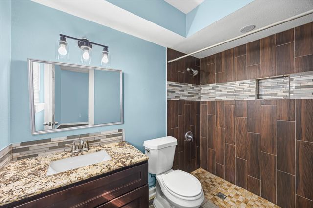 3501 Old Oaks Drive, Baytown, TX 77521