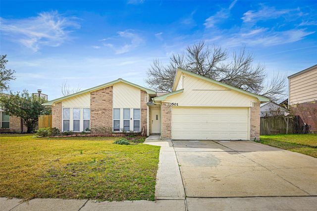 3501 Old Oaks Drive, Baytown, TX 77521