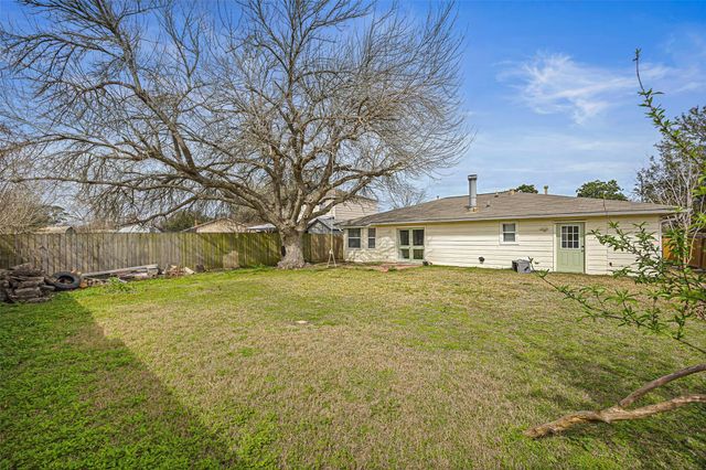 3501 Old Oaks Drive, Baytown, TX 77521