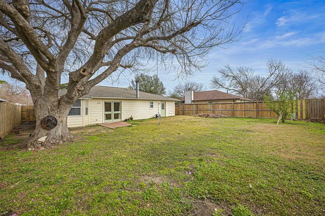 3501 Old Oaks Drive, Baytown, TX 77521