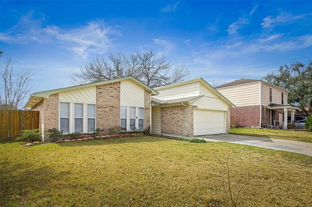 3501 Old Oaks Drive, Baytown, TX 77521