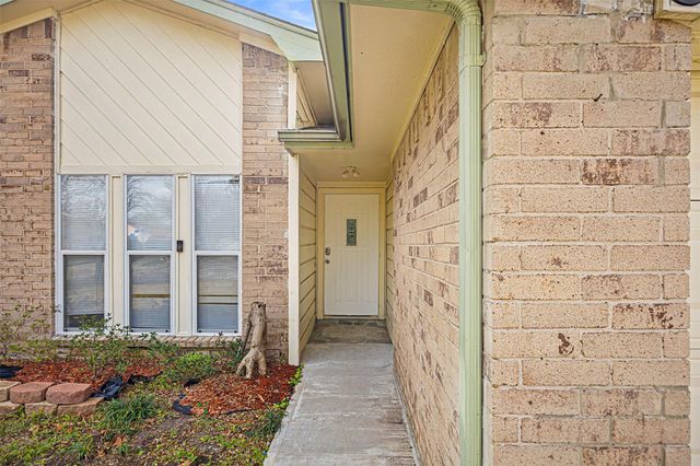 3501 Old Oaks Drive, Baytown, TX 77521
