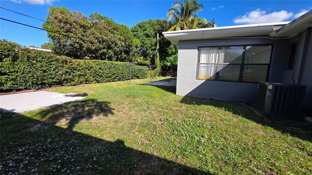 525 NE 132nd Ter 525 or 527, North Miami, FL 33161