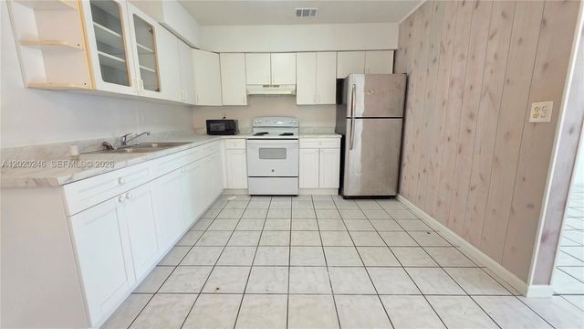 525 NE 132nd Ter 525 or 527, North Miami, FL 33161