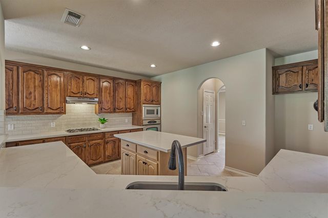 30202 W Legends Trail Drive, Spring, TX 77386