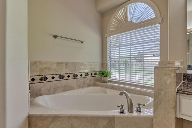 30202 W Legends Trail Drive, Spring, TX 77386