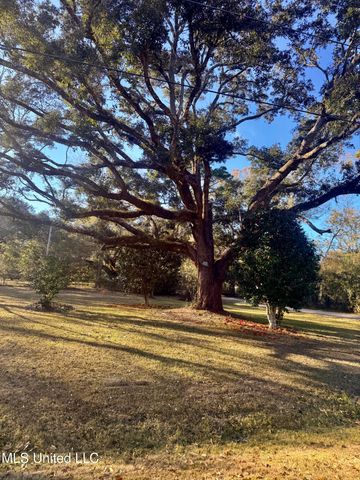 913 Roys Road, Gautier, MS 39553