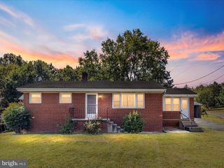 311 GREEN ACRE DR, Strasburg, VA 22657