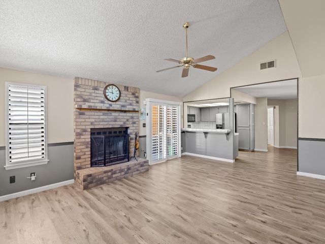 5109 W Menlo Avenue, Fresno, CA 93722